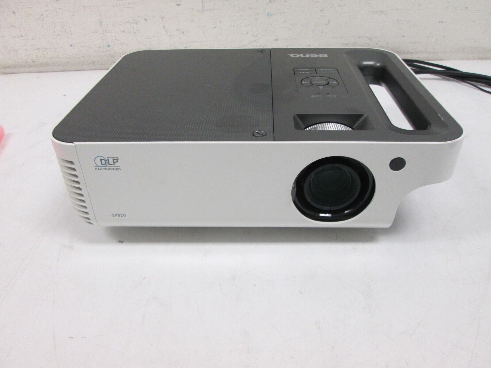 BenQ SP820 XGA High-Brightness DLP Projector