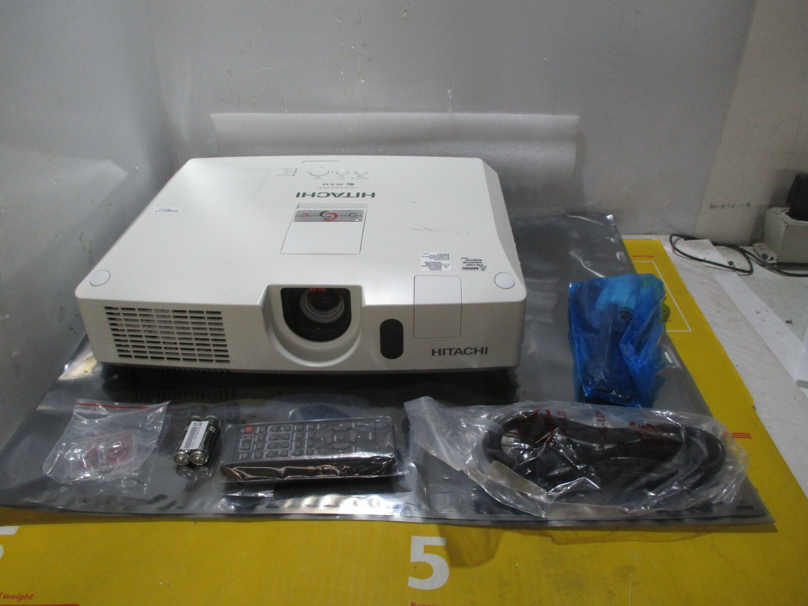 Hitachi CP-WX2515WN Wireless WXGA Projector